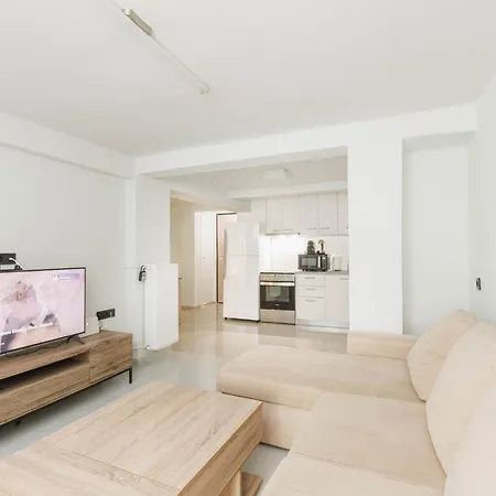 Beautiful Underground Nest With Prv Terrace Apartment