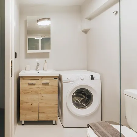Apartment Beautiful Underground Nest With Prv Terrace *